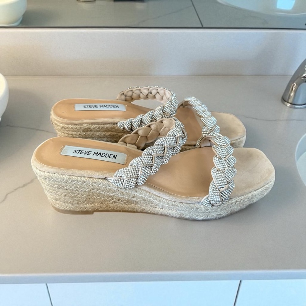 Steve Madden Women's Jewel Braided Wedge
Sandals, Rhinestone size 9 - Picture 4 of 5